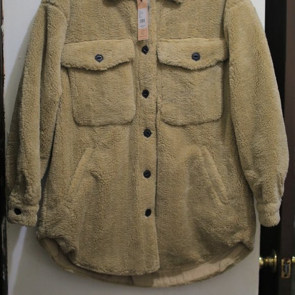NWT Beige Faux Fur Teddy Puffer Shacket. - Picture 5 of 12